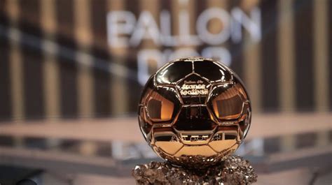 نقدم لكم في موقع الخليج برس موعد حفل الكرة الذهبية وقائمة المرشحين للفوز , إنه تكريم تمنحه مجلة France Football لأفضل